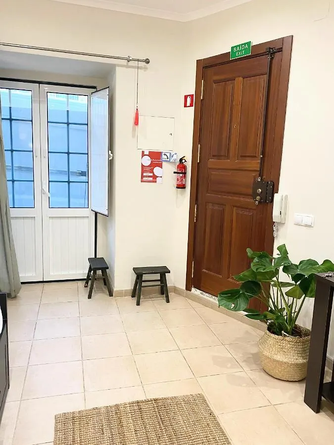 Apartment In The Center Next To The Parliament Lisboa 0*,